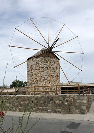 The Antimachia Windmill景点图片