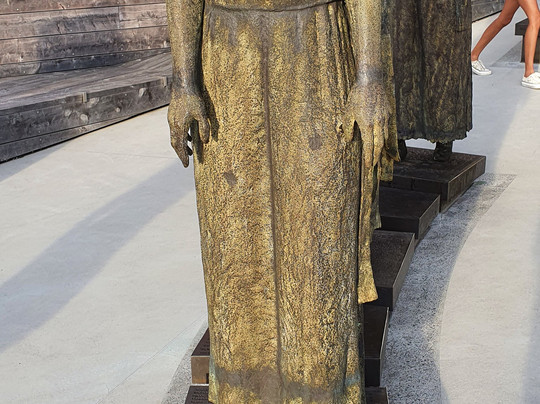 Footsteps Sculpture-霍巴特必去景点