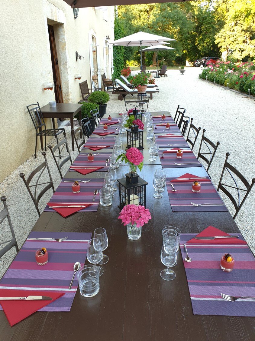 Maison D'hôtes De Charme Les Bruhasses-餐饮