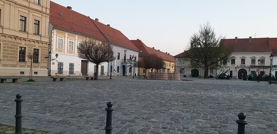 Trg Svetog Trojstva-奥西耶克必去景点