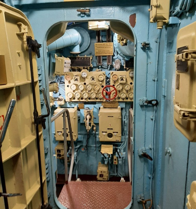 Museum Submarine B-440景点图片