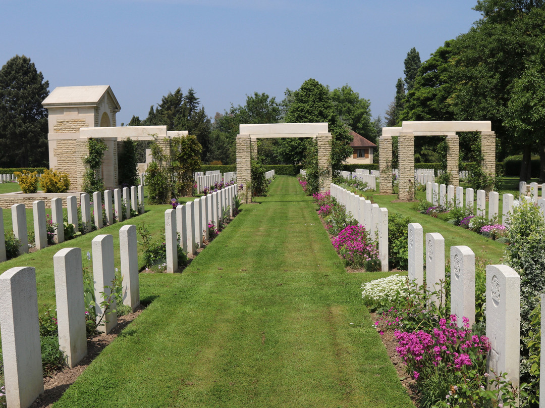 Bayeux War Cemetery景点图片