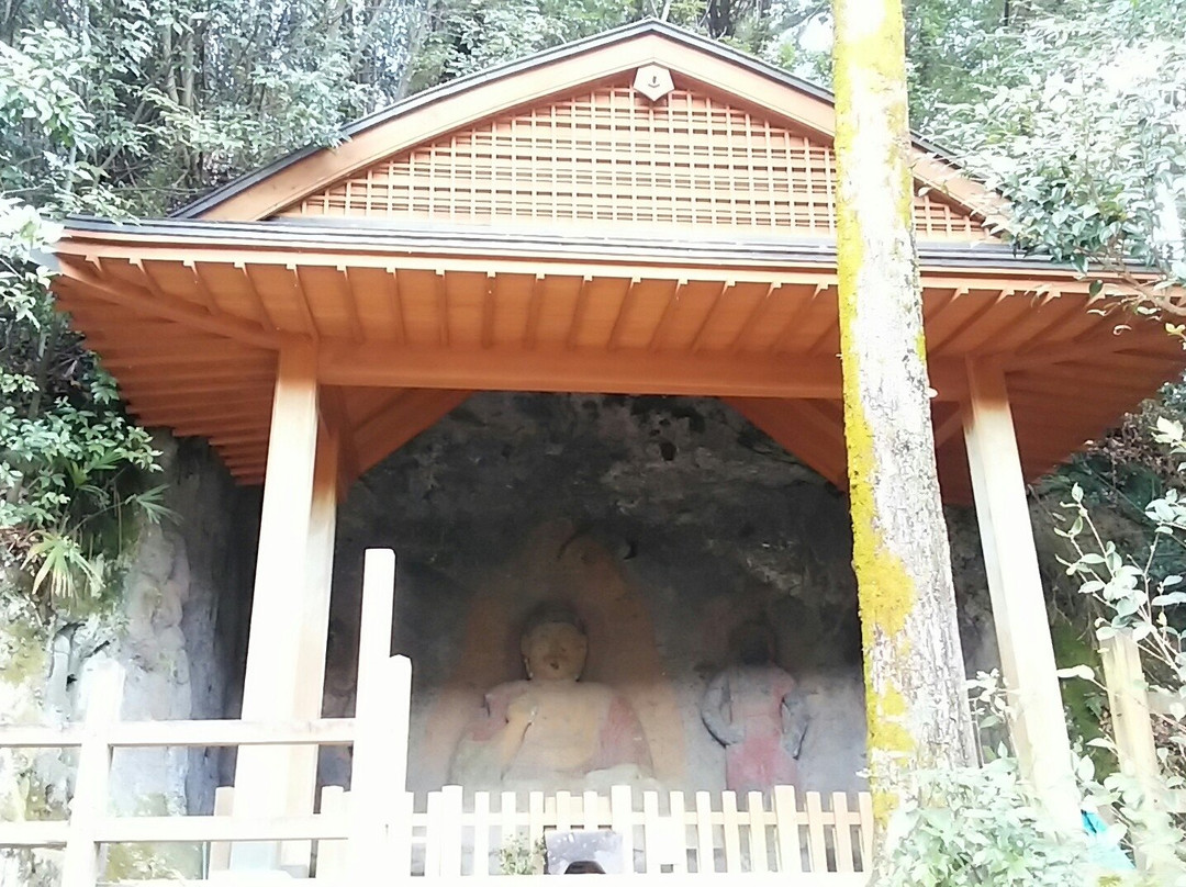Ogata Miyasako East Stone Statue