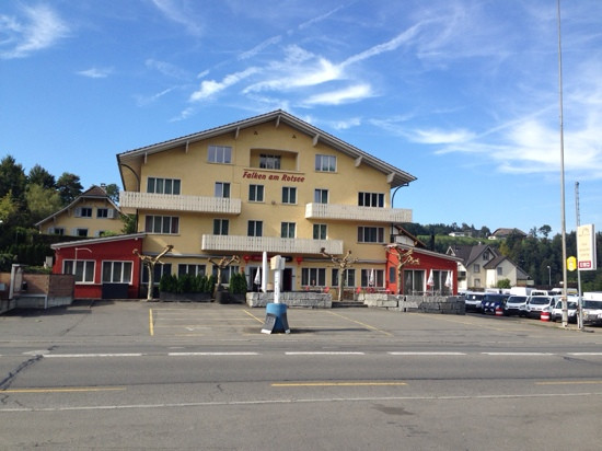 埃比孔餐馆和美食-Falken am Rotsee Restaurant