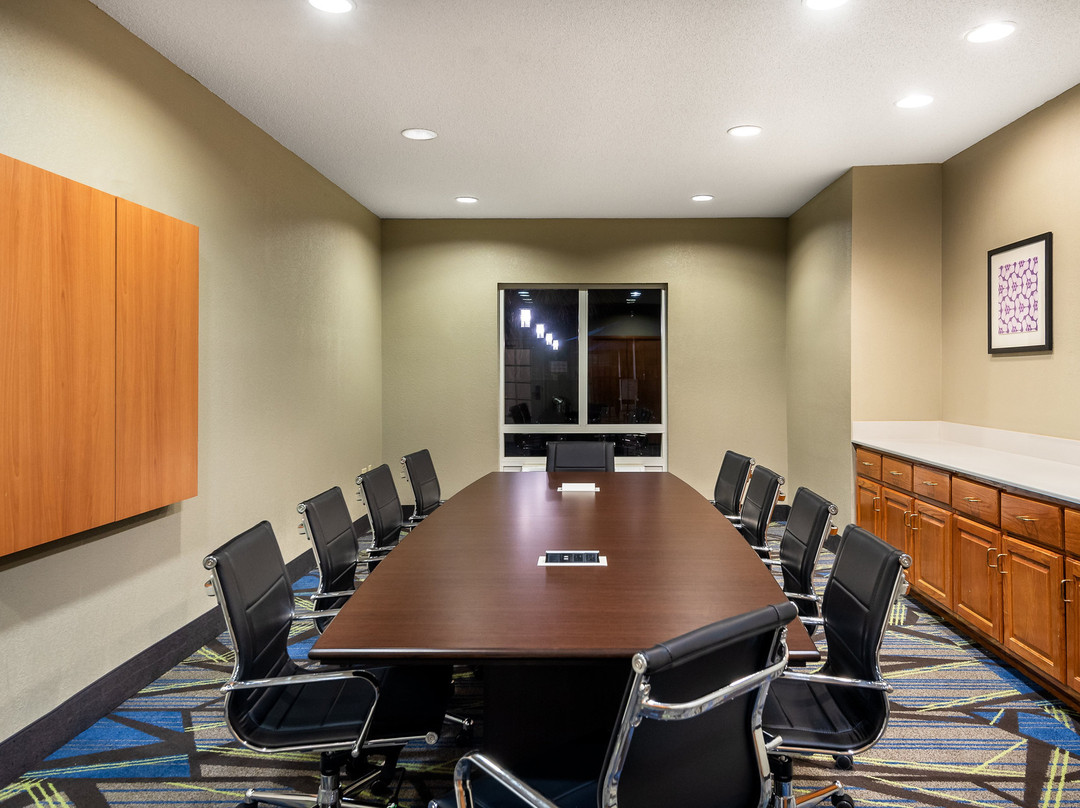 智选假日套房酒店代弗尼- MALBIS主图