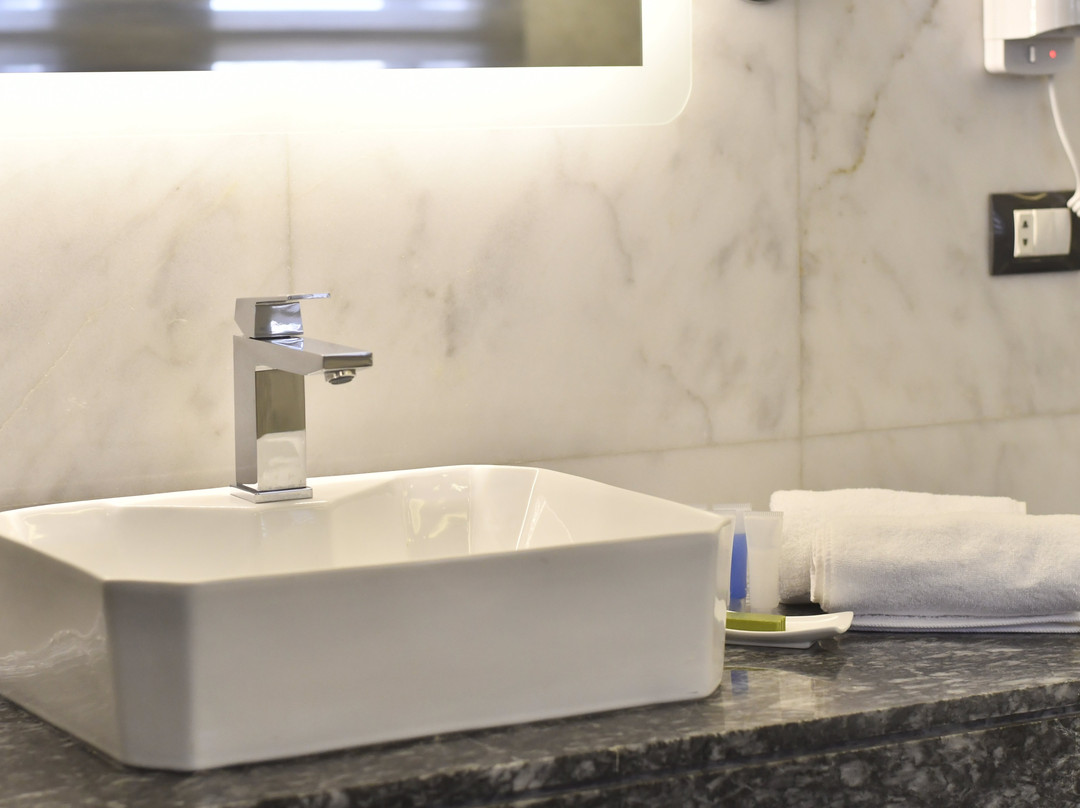 Laurus Hotel By Arman主图