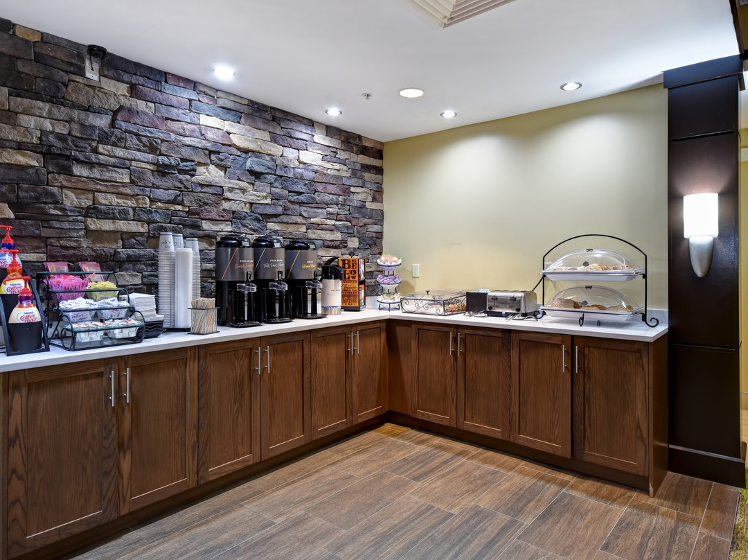 Staybridge Suites Grand Rapids - Airport by IHG主图