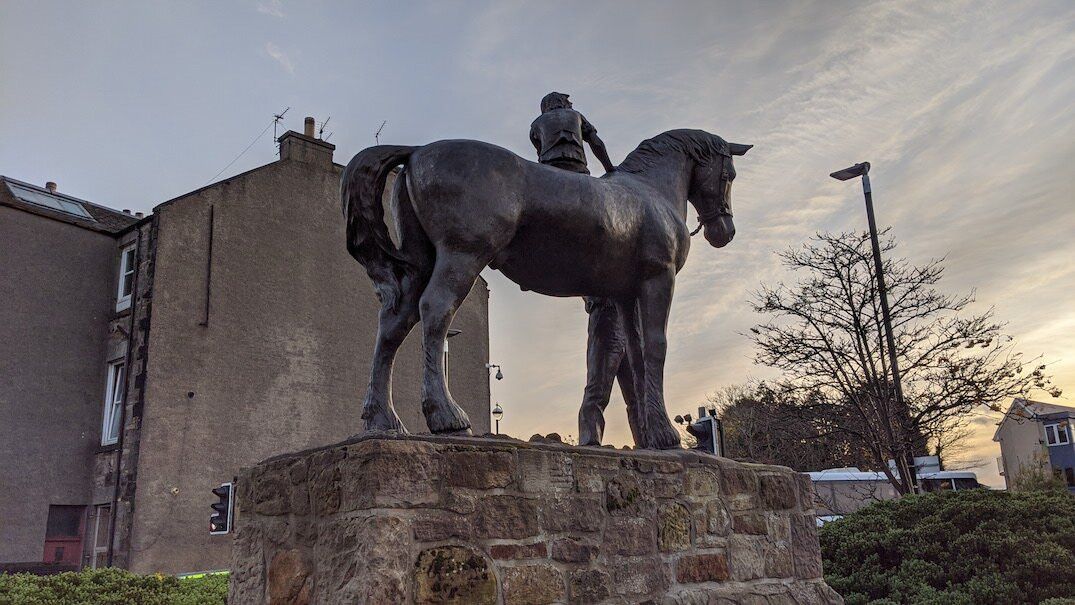 Man, Boy and Horse at Loanhead-Loanhead必去景点