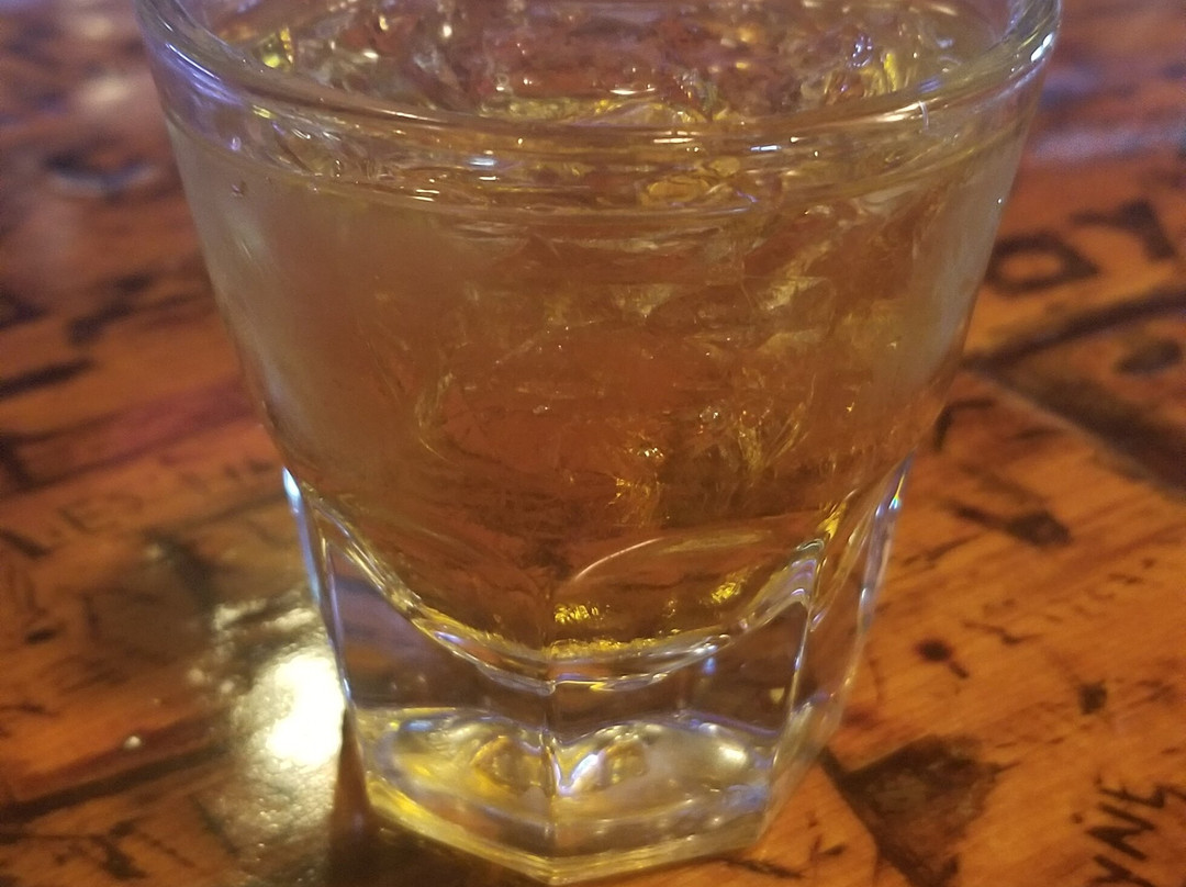 Salty Dawg Saloon-荷马必去景点