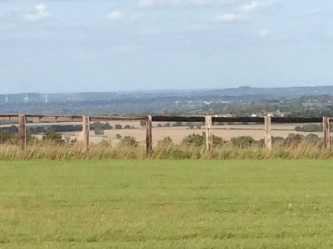 Barbury Castle Country Park景点图片