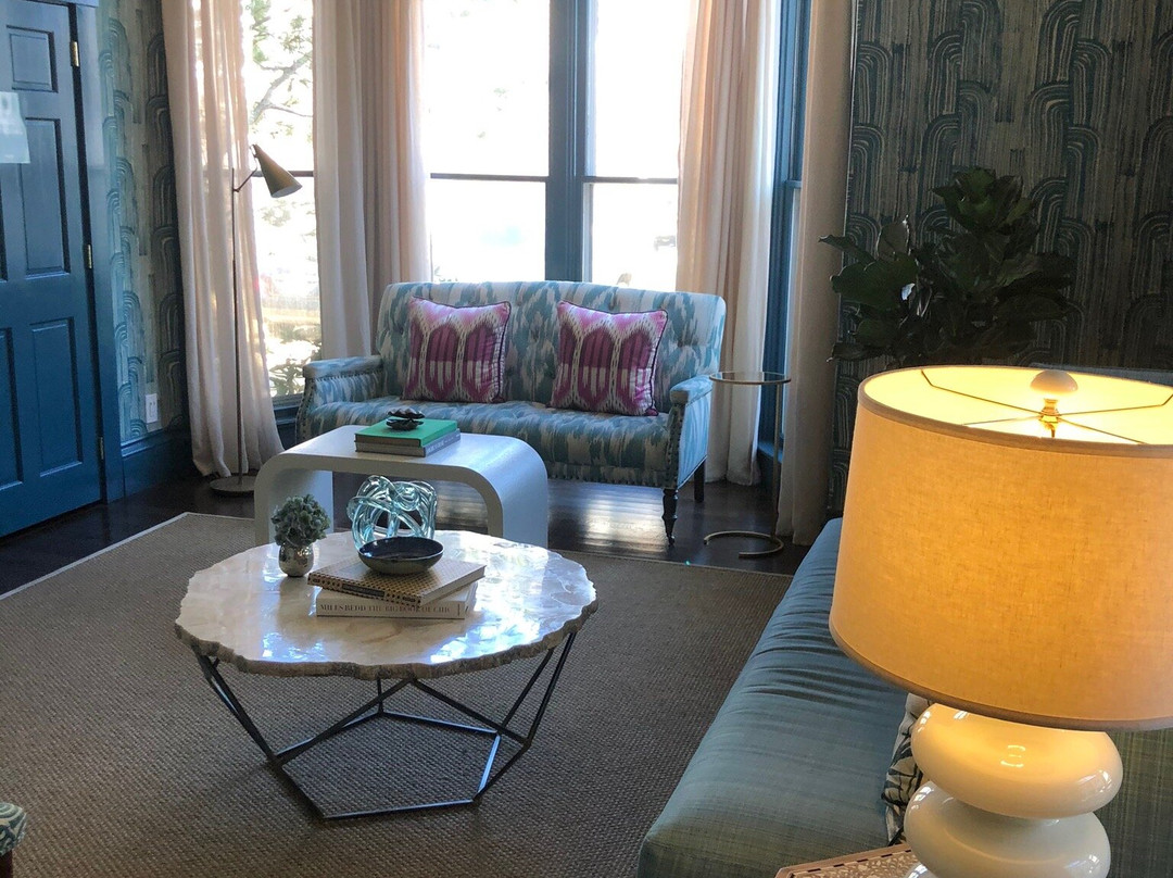 The Christopher主图