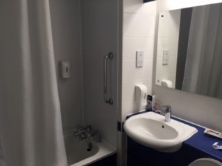 Travelodge Carlisle M6-浴室