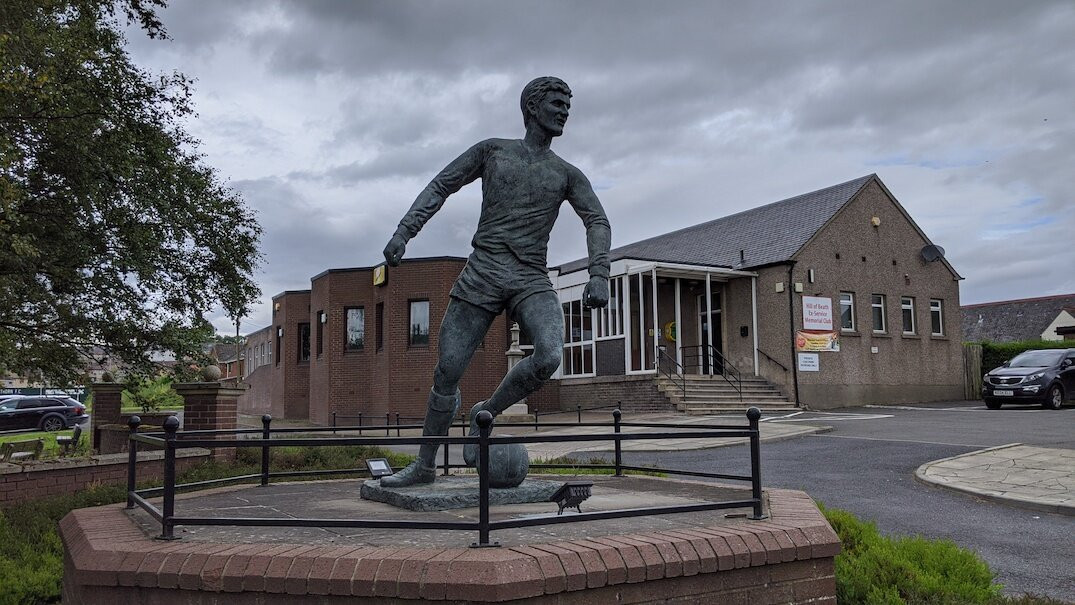 The Jim Baxter Memorial Statue-Cowdenbeath必去景点