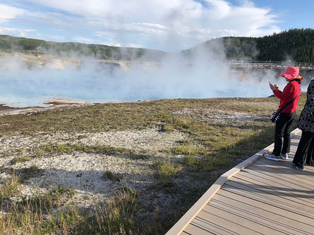 Excelsior Geyser Crater景点图片