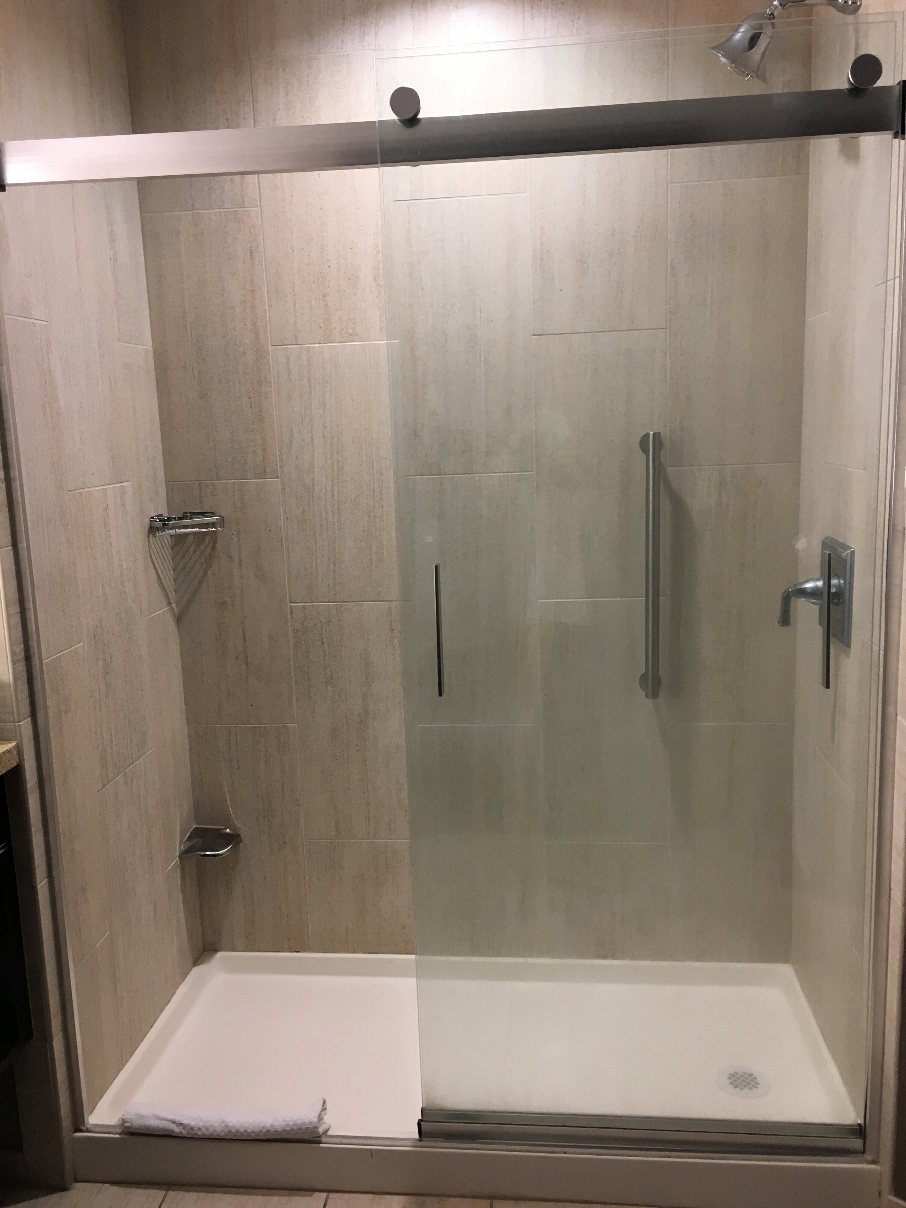 Doubletree By Hilton Lawrenceburg-浴室