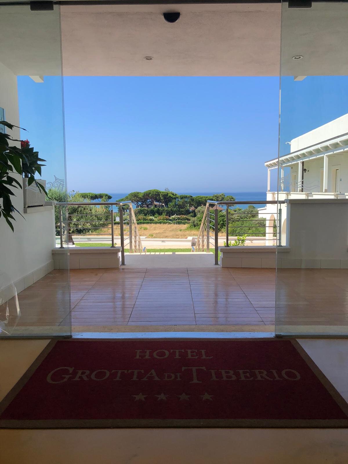 Hotel Grotta di Tiberio-portrait