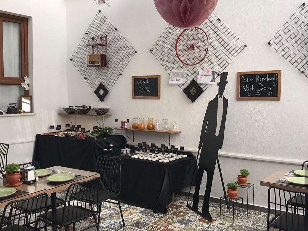 Lord Hotel Cafe & Bistro主图