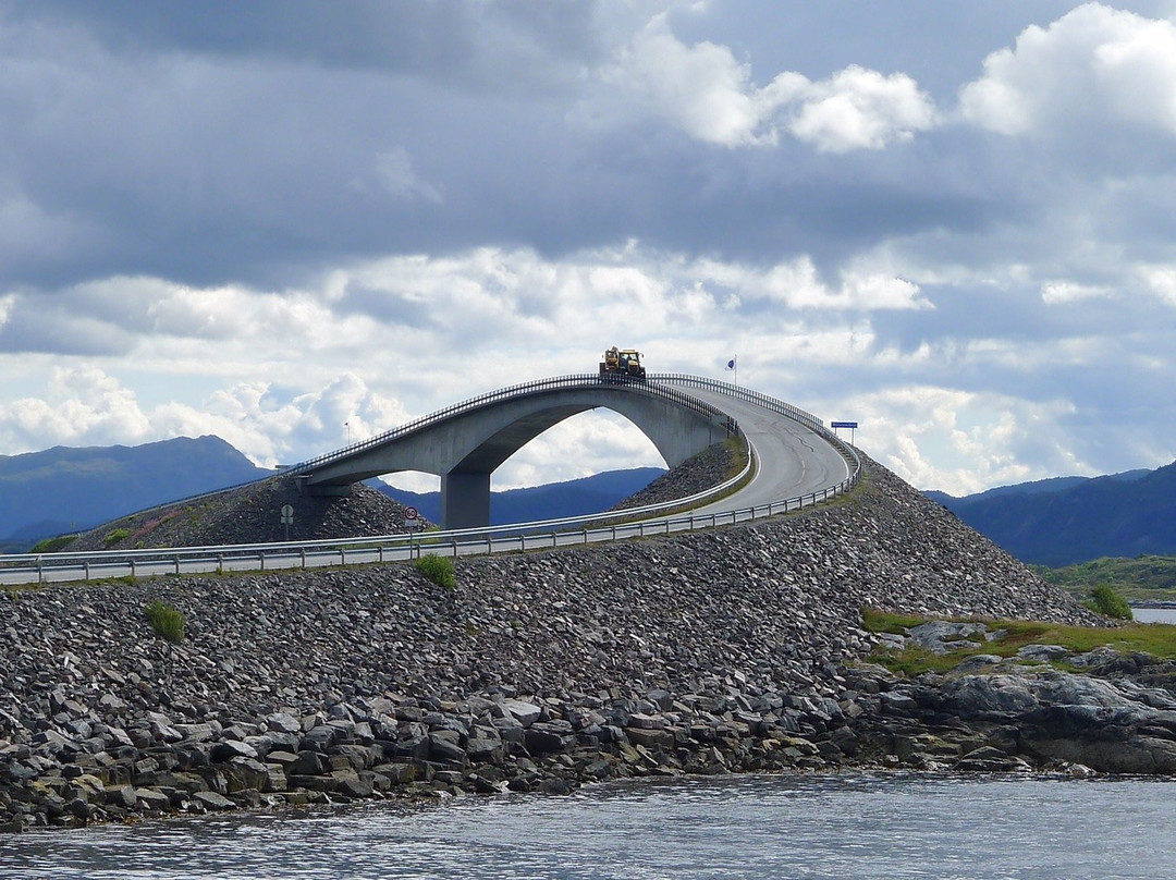 Storseisundet Bridge景点图片