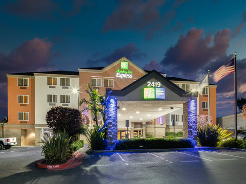 卡斯特罗谷智选假日酒店主图