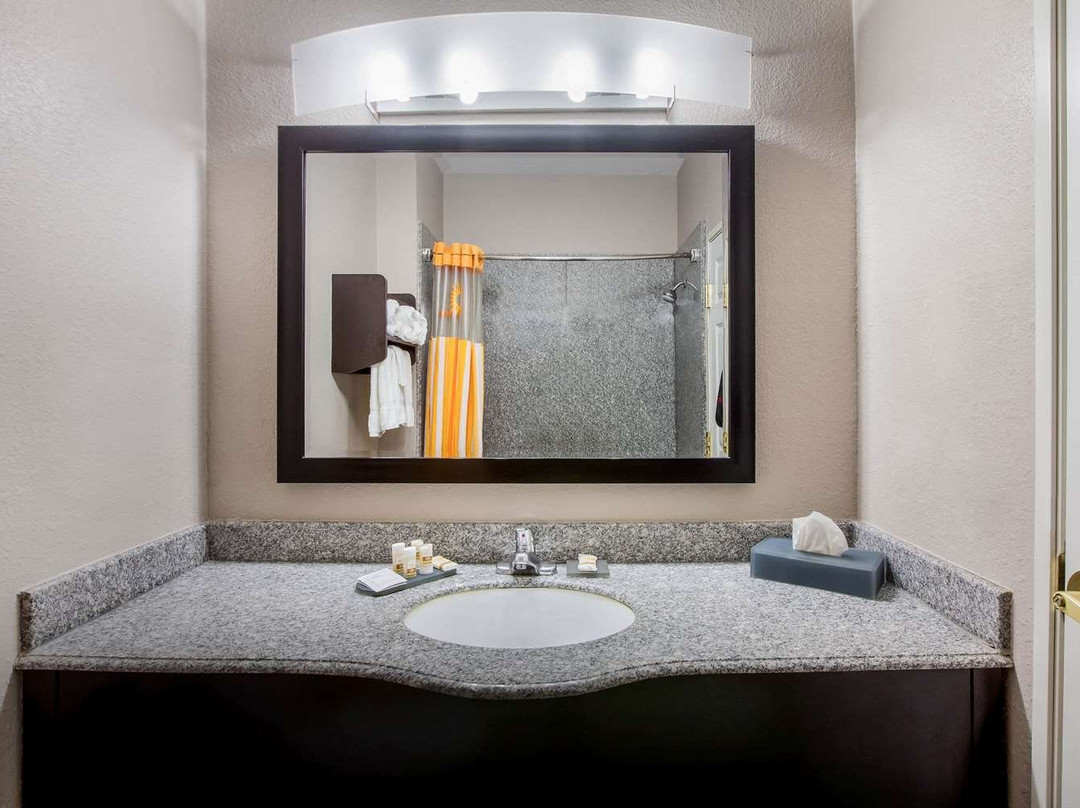 La Quinta Inn & Suites by Wyndham Pasadena主图