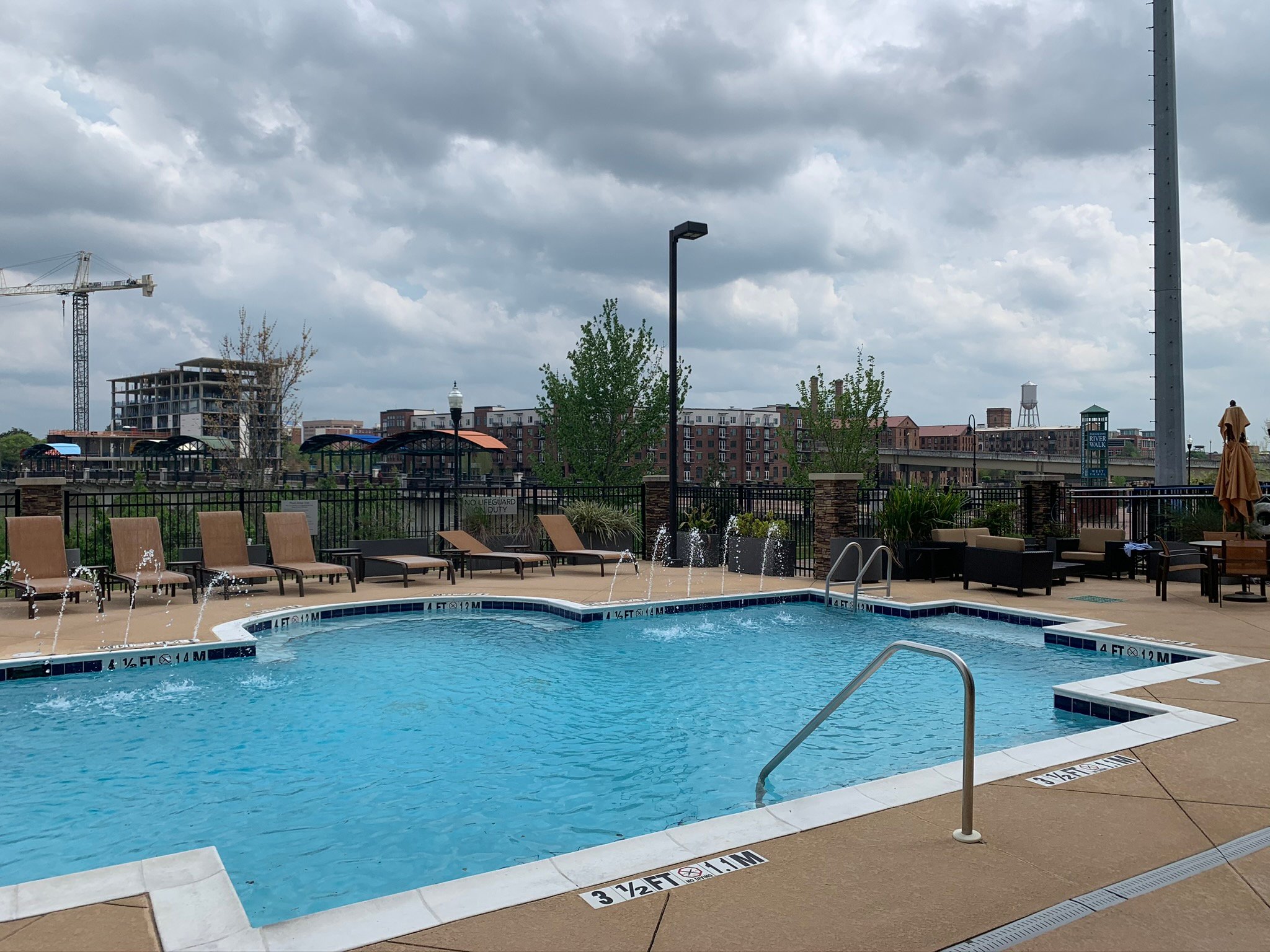 Courtyard Columbus Phenix City/Riverfront-泳池