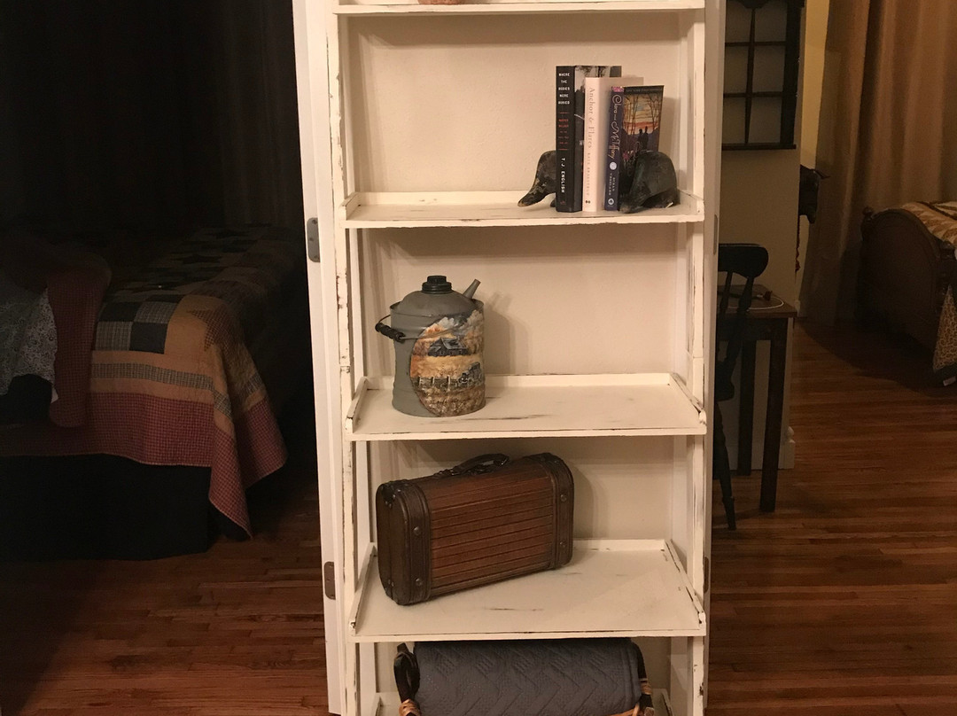 The Foxtrot Inn主图