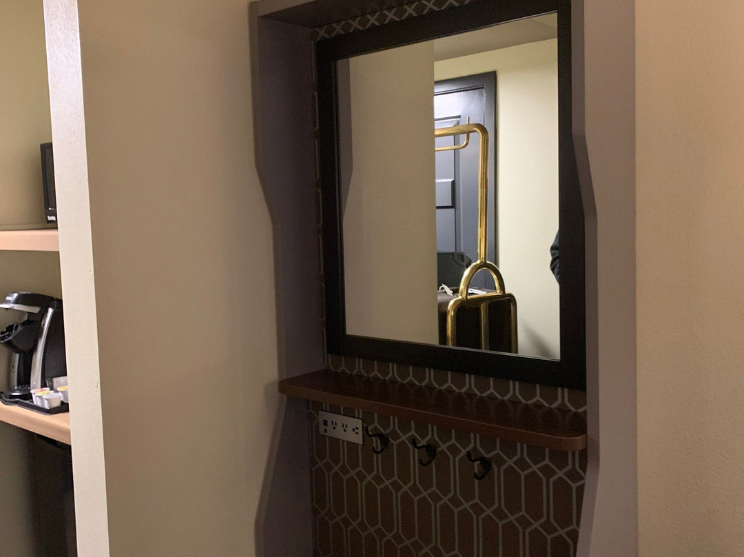 堪萨斯城机场假日酒店主图