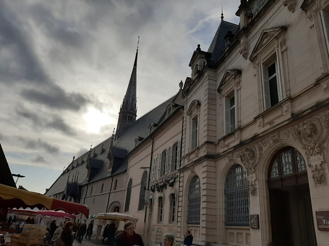 Place de la Halle-博讷必去景点