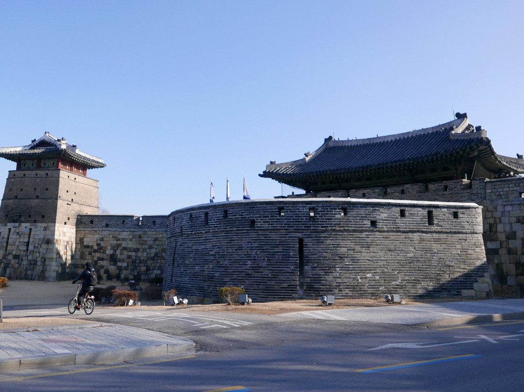 Hwaseomun Gate景点图片