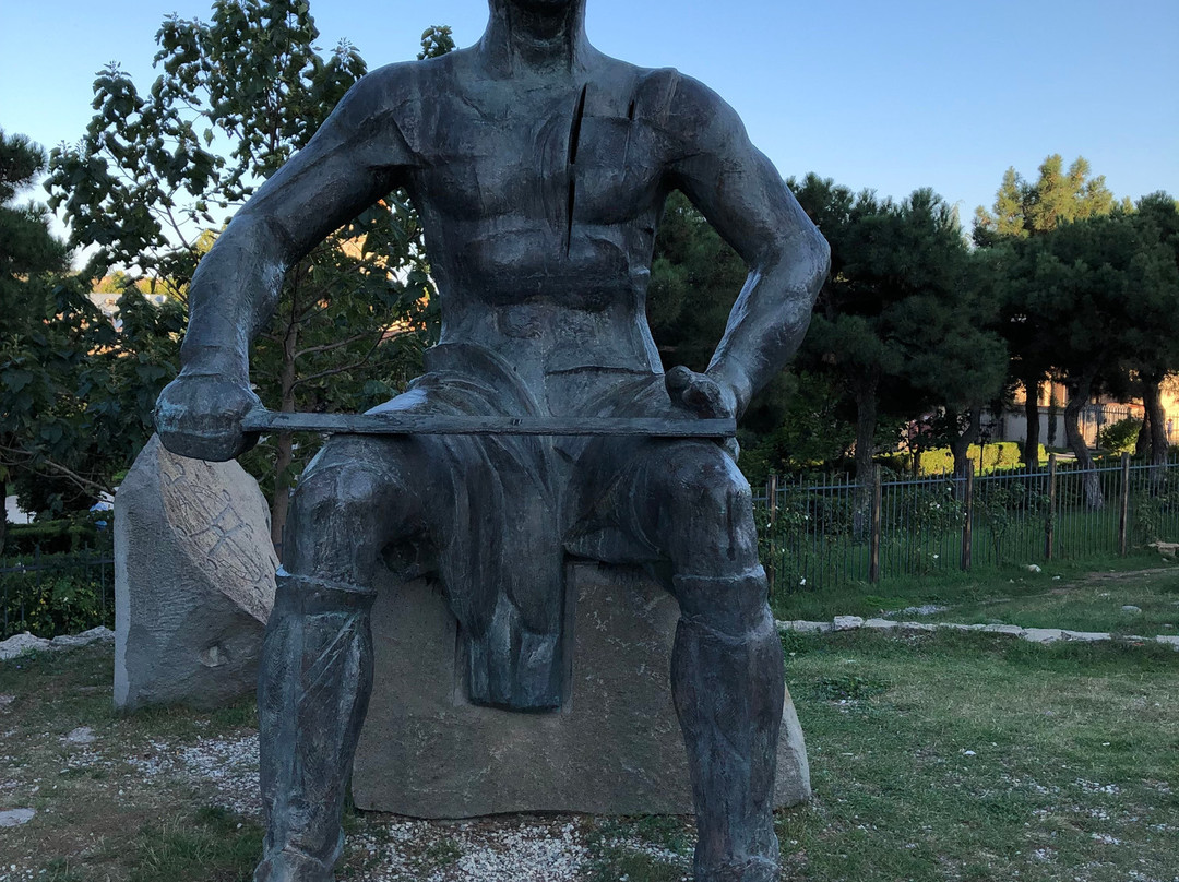 Monument to the Defenders of the Fortress-Gori必去景点