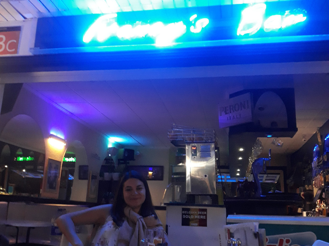 Francy's Bar景点图片