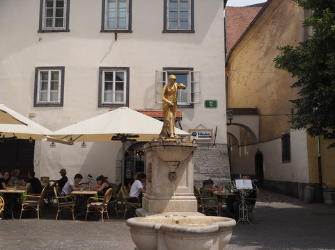 Fish Square (Ribji trg)-卢布尔雅那必去景点