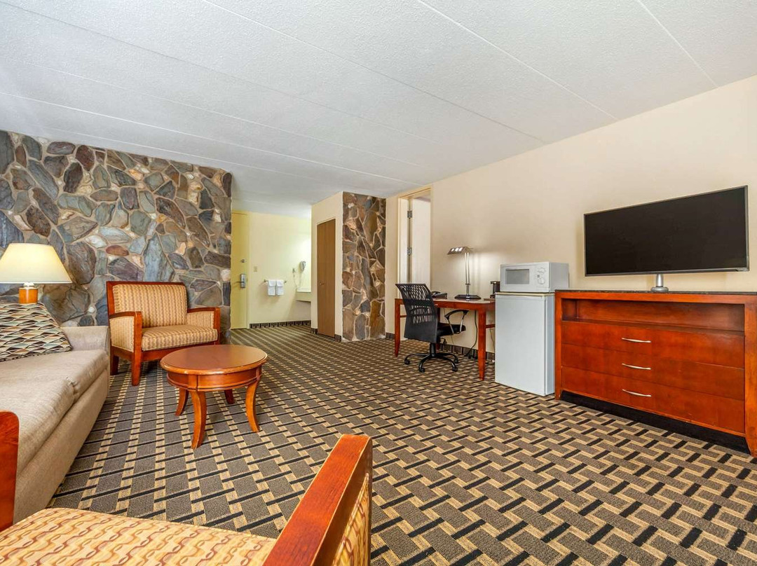 Econo Lodge Inn & Suites主图