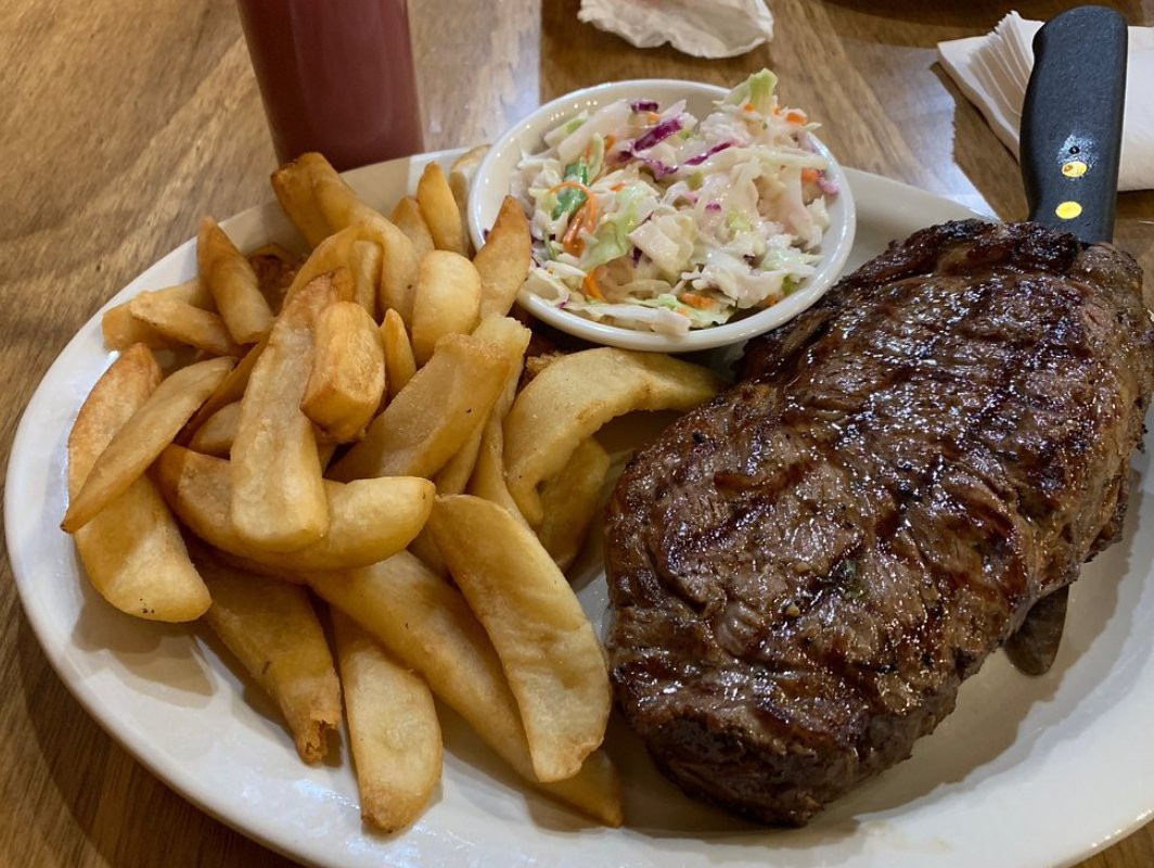 Home Town Restaurant Deli & Bakery