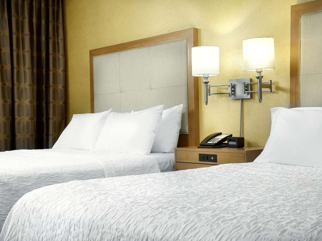 Hampton Inn & Suites Pittsburgh Airport South–Settlers Ridge主图