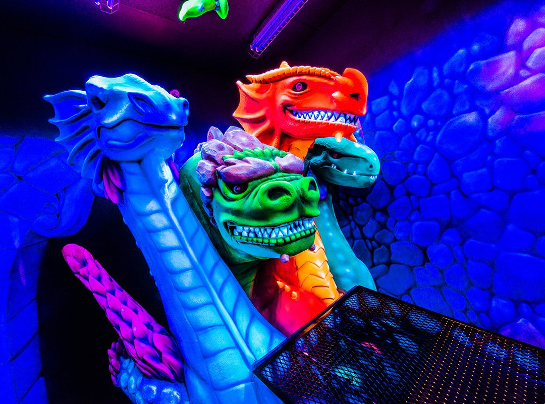 Dragon's Tale Blacklight Mini Golf景点图片