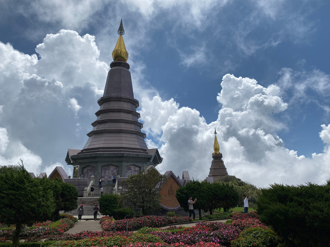 Twin Royal Stupas (Phra Maha Dhatu Nabha Metaneedol and Nabhapol Bhumisiri景点图片