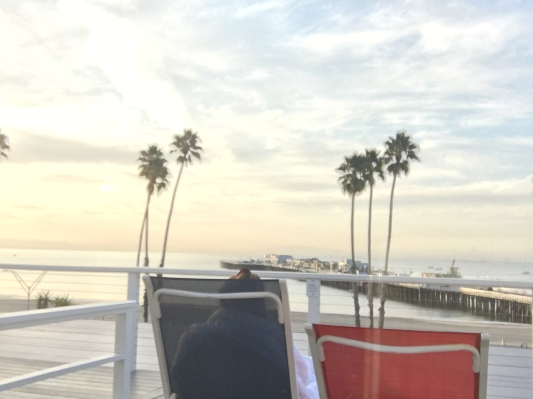 海滩街套房酒店主图