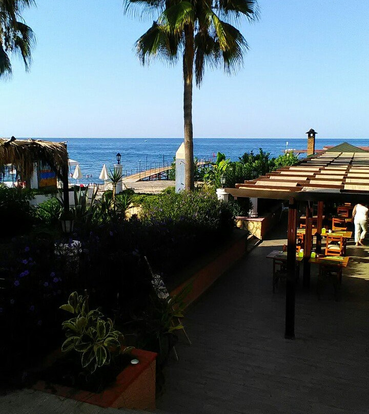 Green Paradise Beach Hotel主图