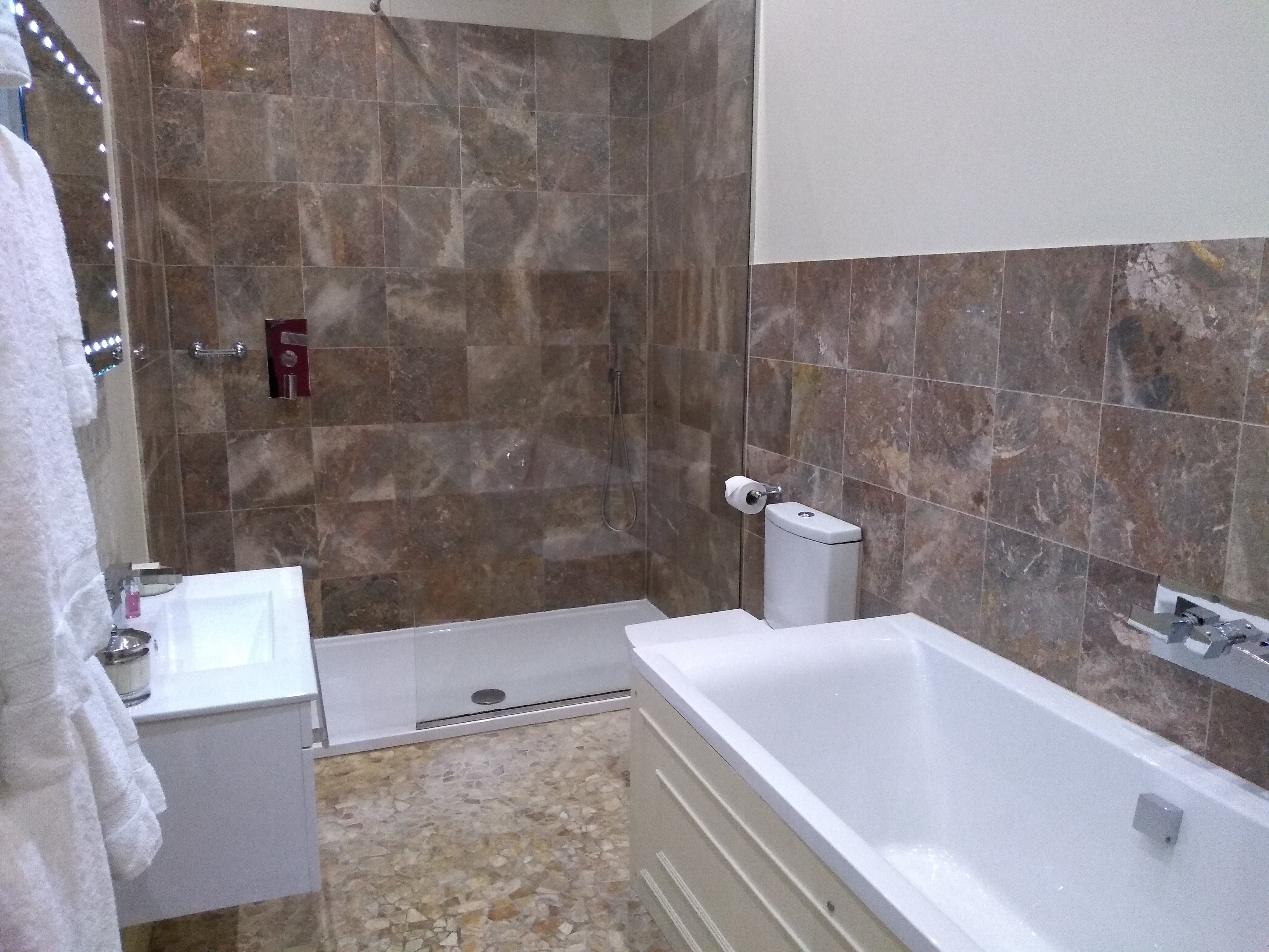The Buccleuch & Queensberry Arms Hotel-浴室