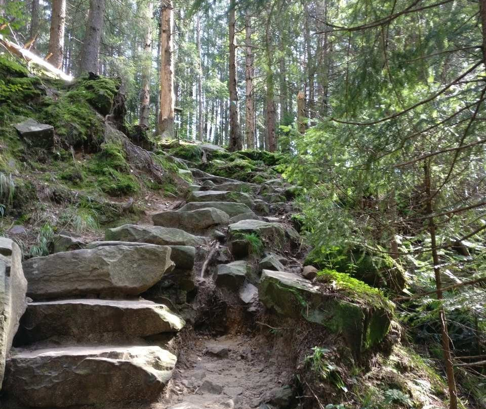 Rocks Dovbusha-Yaremche必去景点