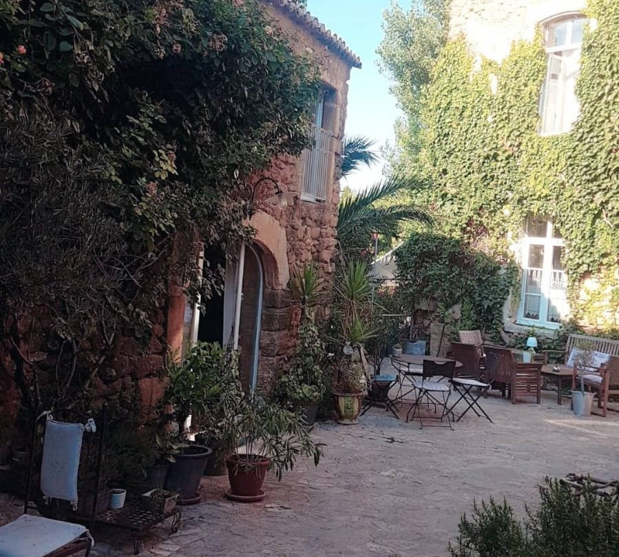 Les Aiguières en Provence主图