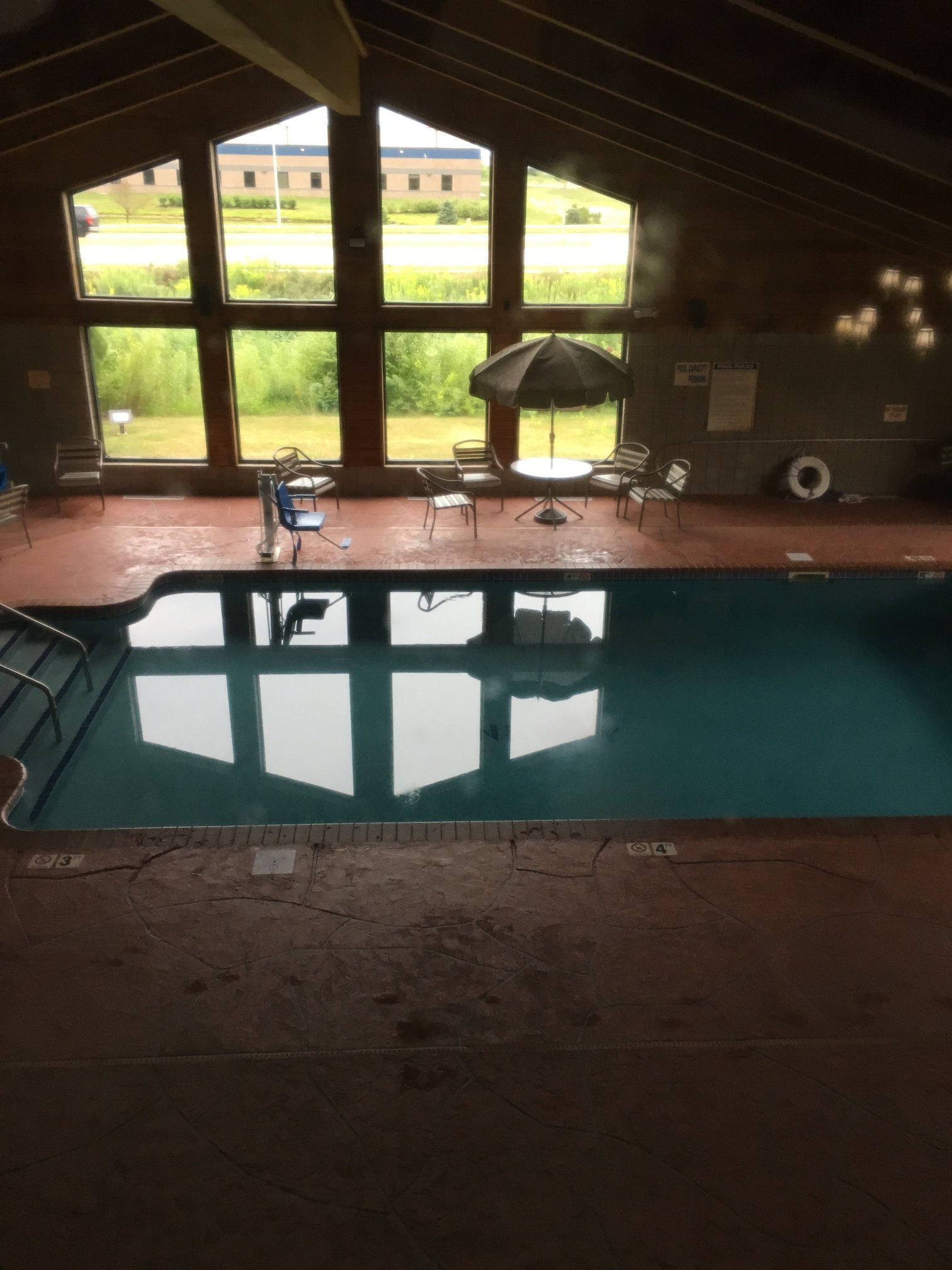 AmericInn by Wyndham Ankeny/Des Moines-泳池