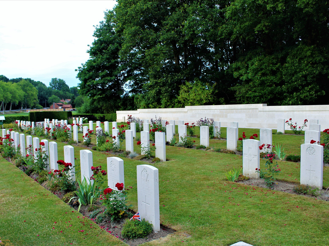 Hyde Park Corner Royal Berks Cemetery景点图片