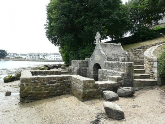 Fontaine De Dévotion De Saint-cado-Belz必去景点