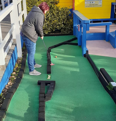 Footbridge Mini Golf, Icecream & Lolly Shop-莱克斯恩特伦斯必去景点