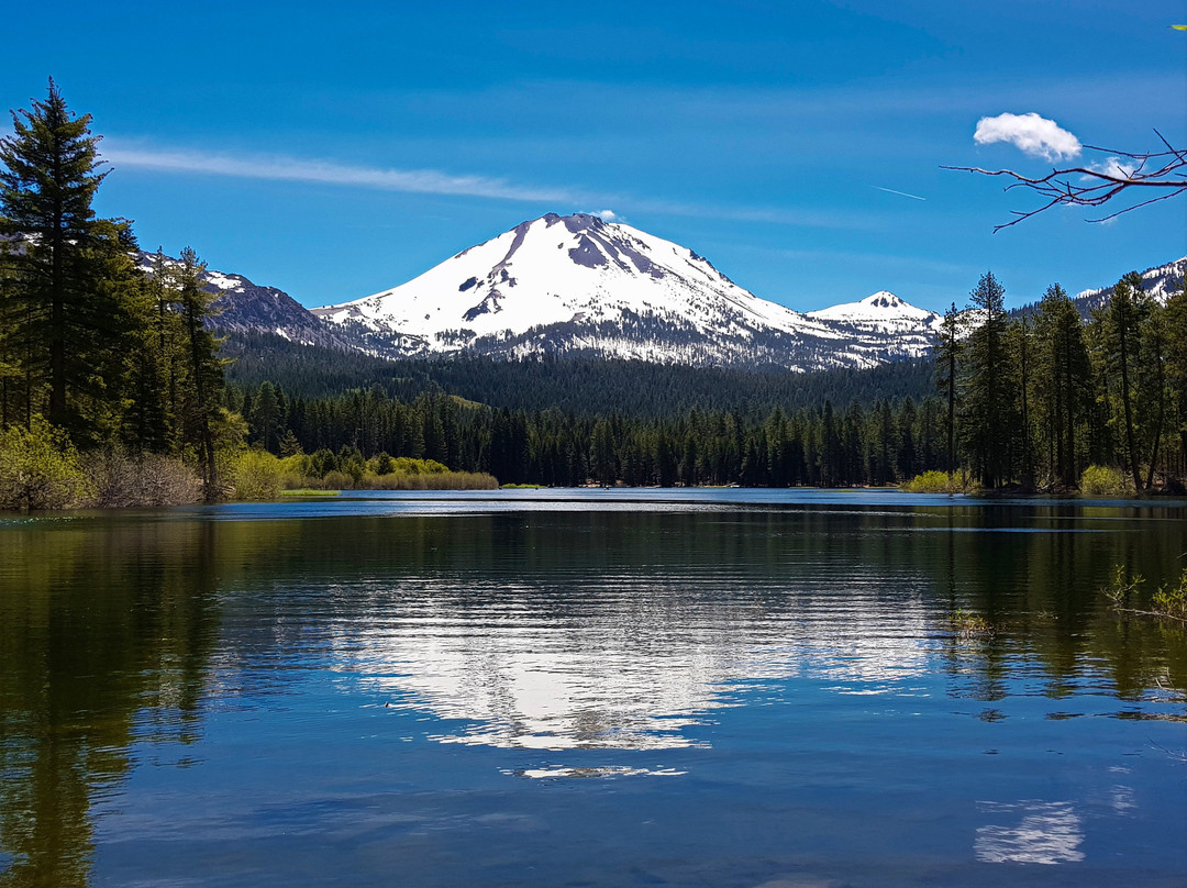 Manzanita Lake景点图片