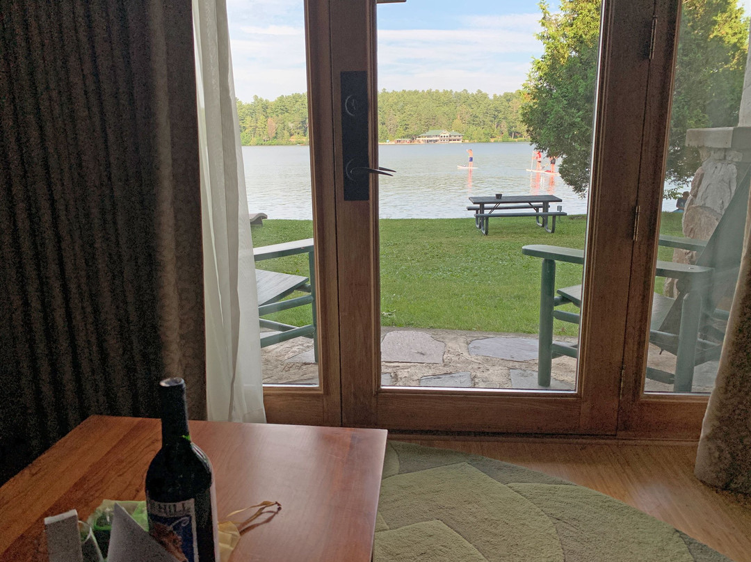 金箭湖畔度假酒店主图