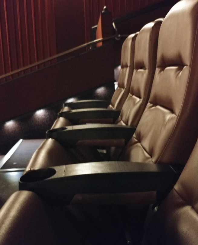 Cinemark Seven Bridges and IMAX-Woodridge必去景点