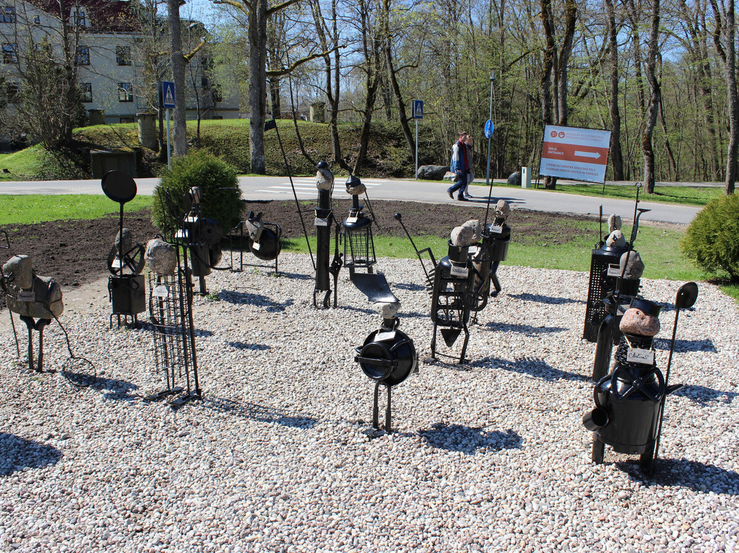 Sculptural Group Parade of the Knights-锡古尔达必去景点